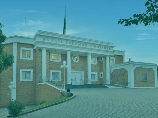 Escritório promove campanha do agasalho