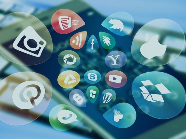 varios icones de redes sociais