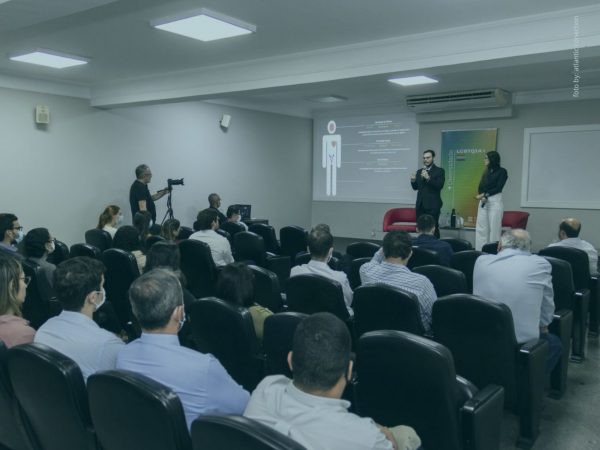 antieatro com pessoas no brasil salomao