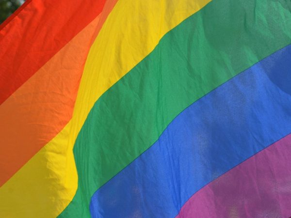 Brasil Salomão promove debate no “Dia do Orgulho LGBTQIAPN+”