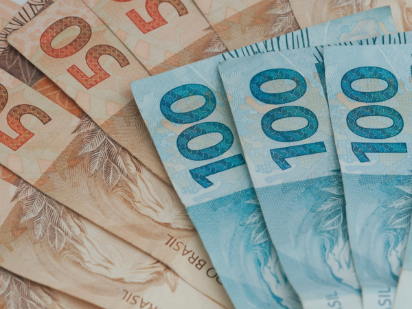 notas de cinquenta e cem reais