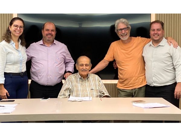 Escritório oferece projeto teatral para equipe