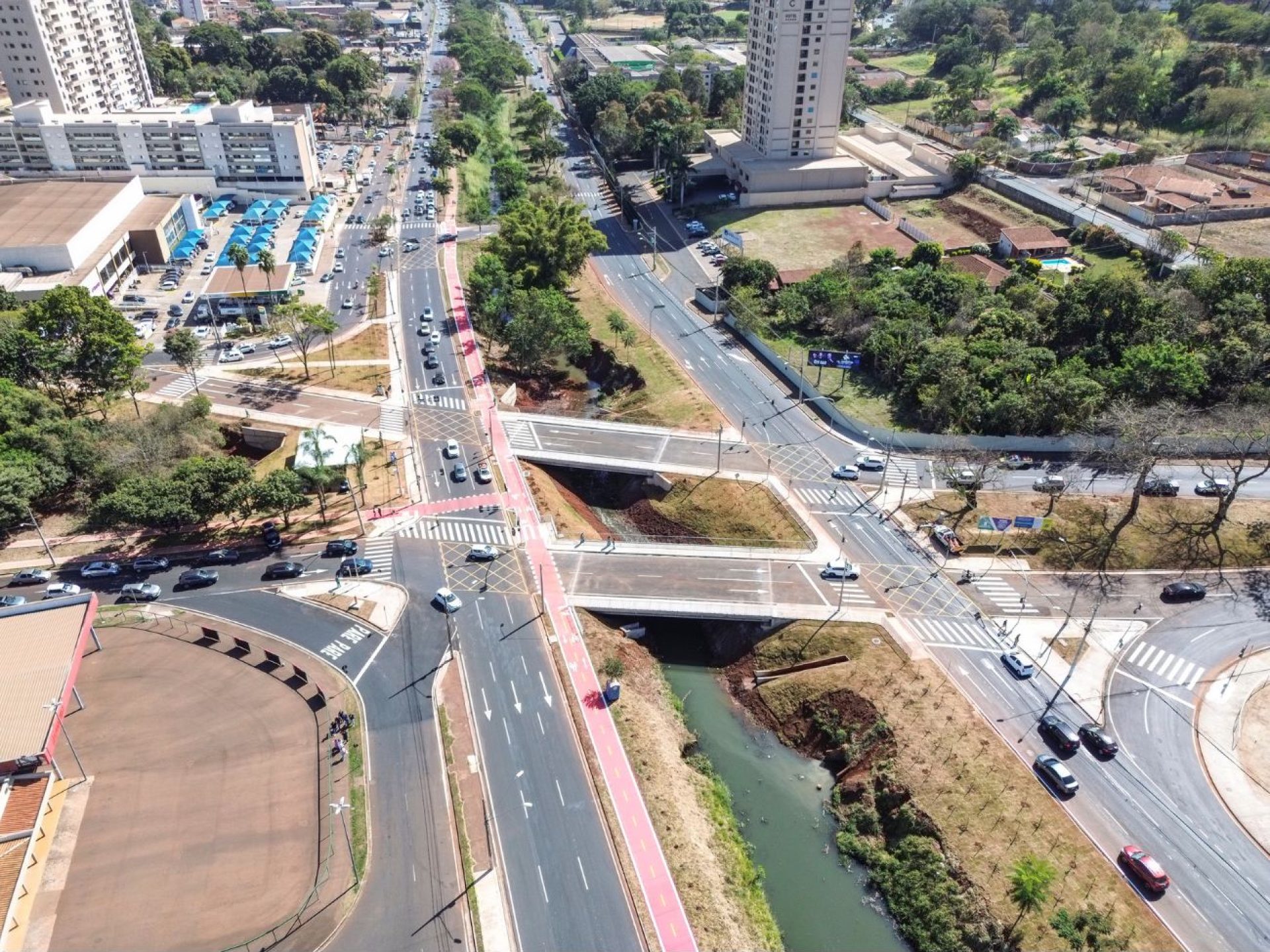 Complexo viário homenageia legado de Brasil e Marcelo Salomão em Ribeirão Preto