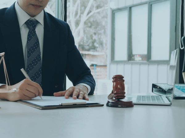 STJ decide que honorários advocatícios contratuais não podem ser incluídos em ação de execução de cotas condominiais