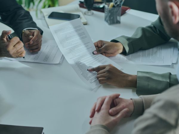 Qual a melhor forma de proteger a relação entre os sócios ?