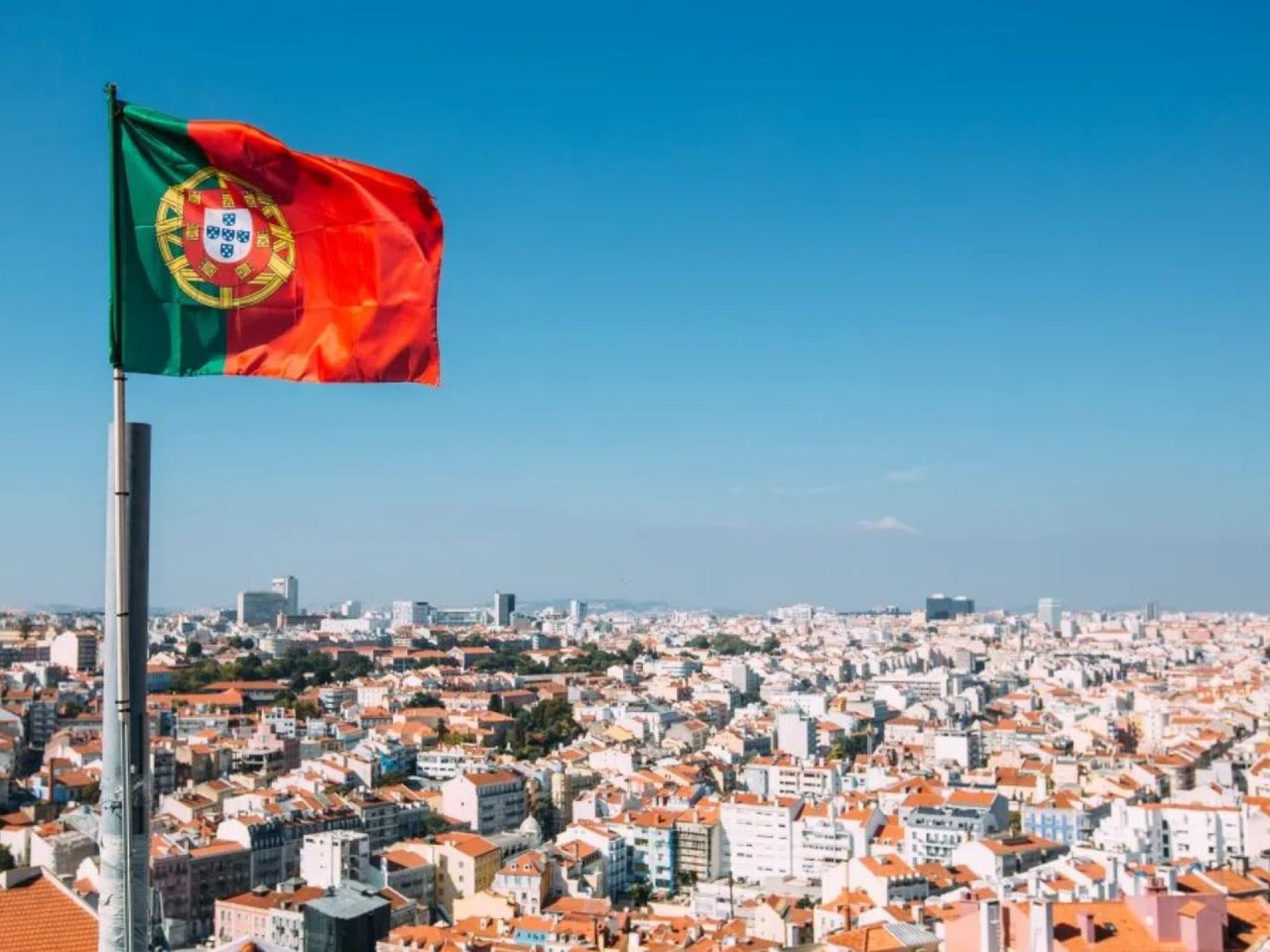 Nova legislação imigratória portuguesa impacta planos de brasileiros